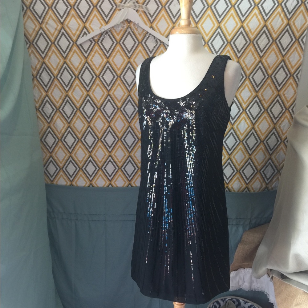 WHITE HOUSE BLACK MARKET BLACK SEQUINS SHORT DRESS